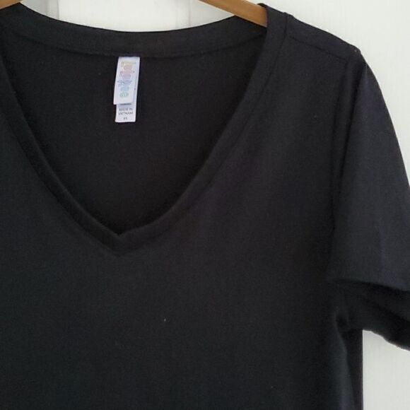 LuLaRoe Black Vneck High Low Tee - Picture 2 of 5